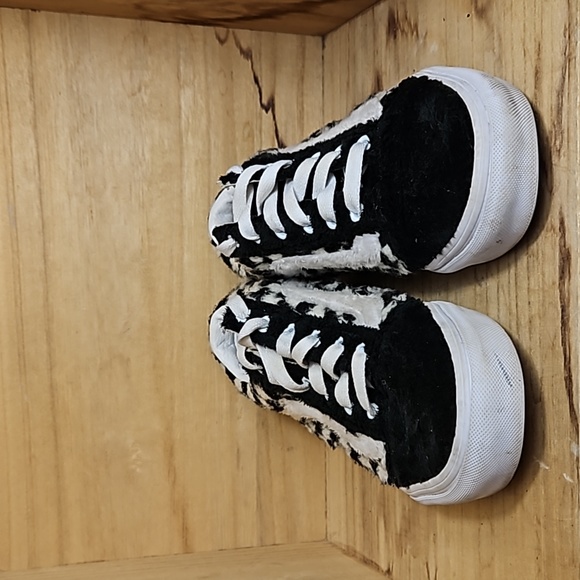 Vans Unisex Old Skool Sherpa Sneakers in Black/Checkerboard - Picture 4 of 9